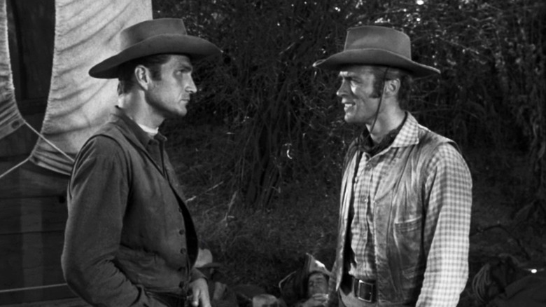 Eric Fleming's Gil Favor stands oppsote Clint Eastwood's Rowdy Yates in Rawhide