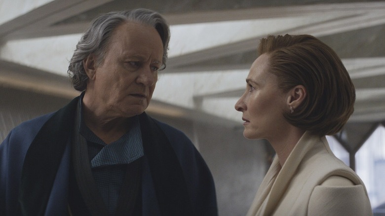 Luthen talking with Mon Mothma in his shop in Andor