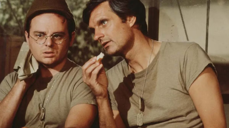 Radar and Hawkeye talking on M*A*S*H
