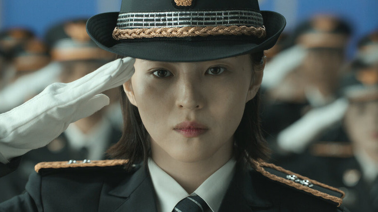 Joon Ji-woo (Han So-hee) salutes solemnly in a police uniform in My Name