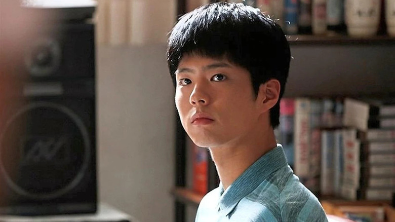Choi Taek (Park Bo-gum) looks up inquisitively in Reply 1988