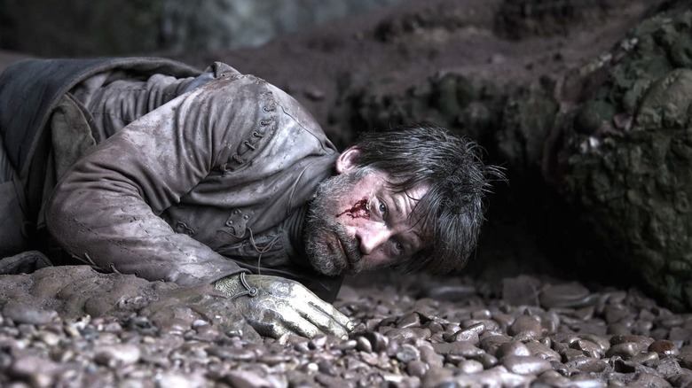 Game of Thrones, Jaime bleeding out on a bunch of rocks