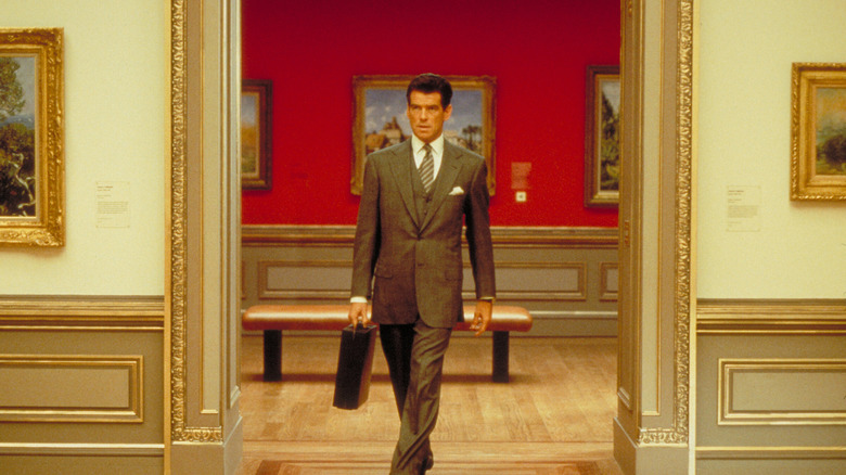 Thomas Crown walking through the galleries of the Met in The Thomas Crown Affair