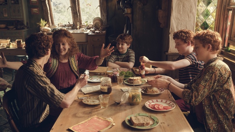 Percy Molly Ron Fred and George eating breakfast at the Burrow in Harry Potter and the Philosopher's Stone