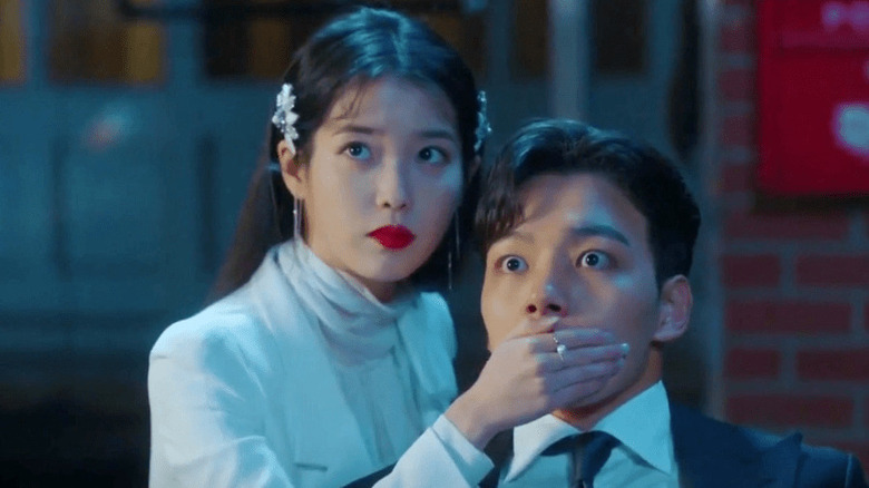 Jang Man-wol (Lee Ji-eun) covering the mouth of Koo Chan-sung (Yeo Jin-goo) in Hotel del Luna