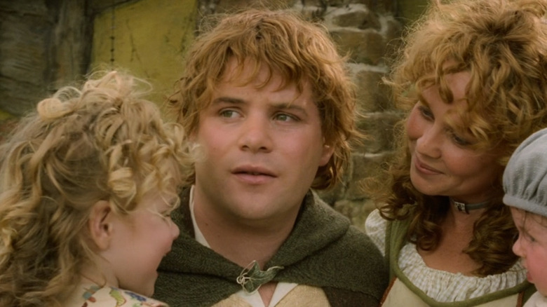 Sean Astin as Samwise Gamgee embracing Sarah McLeod as Rosie Cotton while holding their children in The Lord of the Rings: The Return of the King
