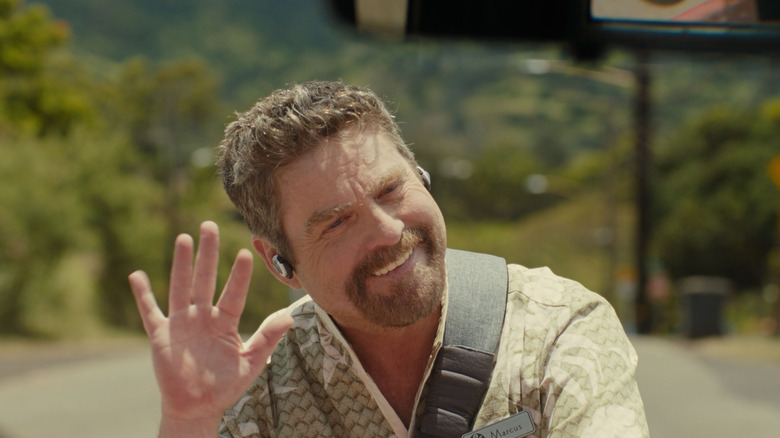 Zach Galifianakis as Jumba Jookiba waving his hand in Lilo & Stitch (2025)
