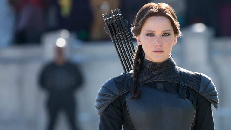 Jennifer Lawrence as Katniss Everdeen with her quill on her back in The Hunger Games: Mockingjay - Part 2