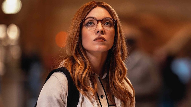 Julia Cornwall (Sydney Sweeney) looking up in Madame Web