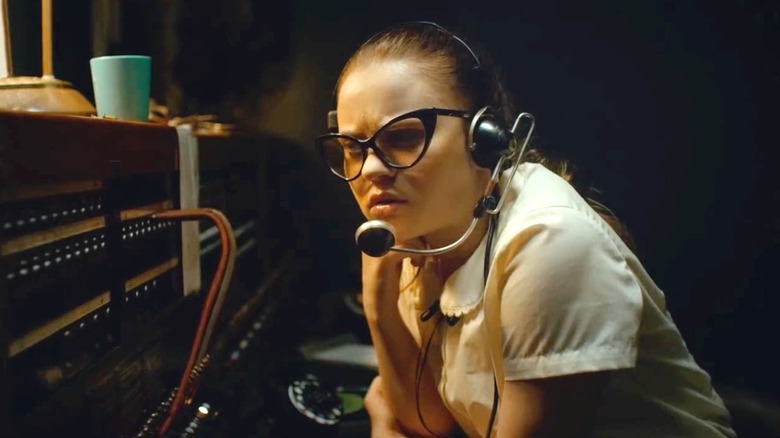 Sierra McCormick as Fay Crocker at her radio board in The Vast of Night