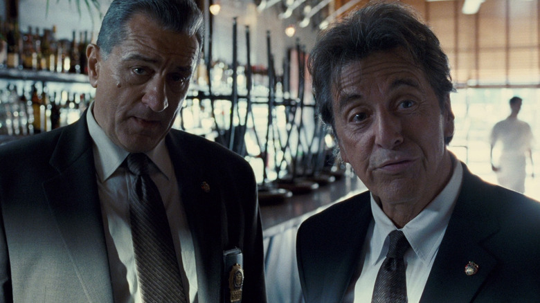 Detectives Cowan and Fisk standing in a bar in Righteous Kill