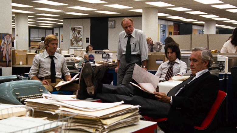Bob Woodward, Harry Rosenfeld, Carl Bernstein, and Ben Bradlee in a cluttered office in All the President's Men