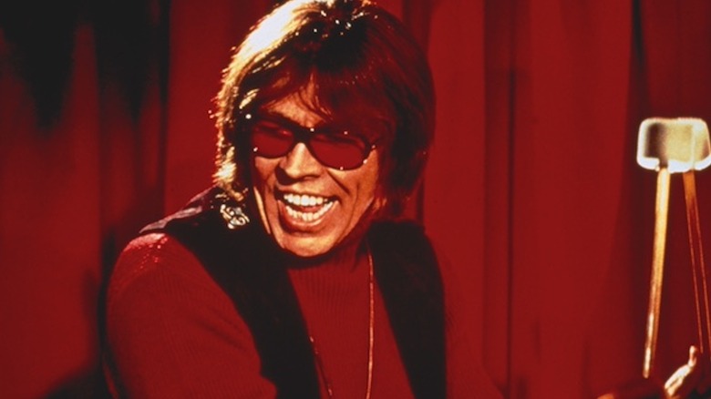 James Coburn looks groovy as Dr. Sidney Schaefer in The President's Analyst