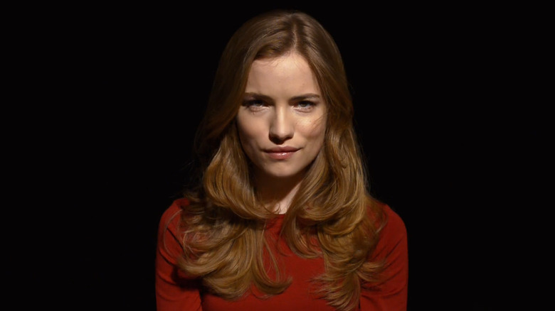 Willa Fitzgerald's Emma Duval wearing red on Scream