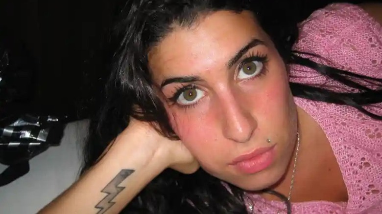 amy winehouse green eyes