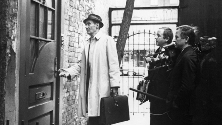 salesman knocking on door