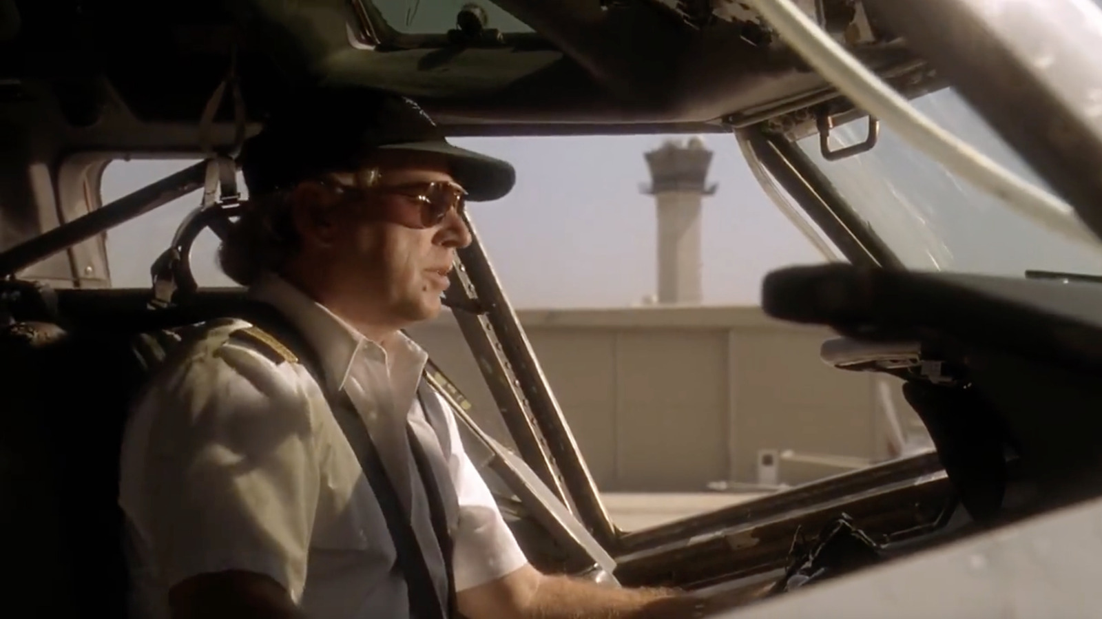 A 1995 Sci-Fi Box Office Hit Featured An Unexpected Cameo From Jimmy Buffett