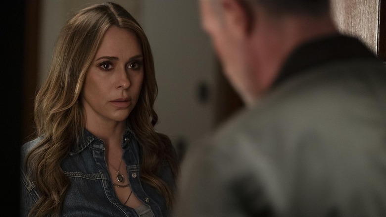 Jennifer Love Hewitt as Julie looking worried in I Know What You Did Last Summer (2025)