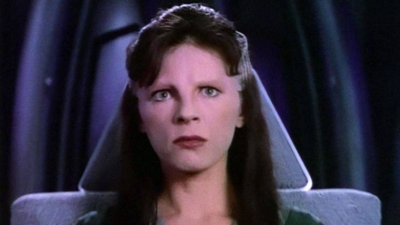 Delenn sitting on the White Star bridge in Babylon 5