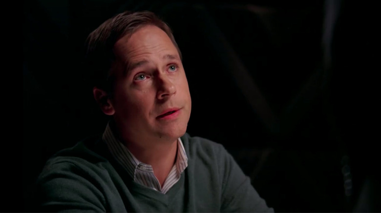 Chad Lowe es interrogado en Bones