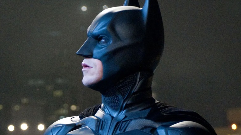 Batman is looking for the sky of Gotham in the dark knight
