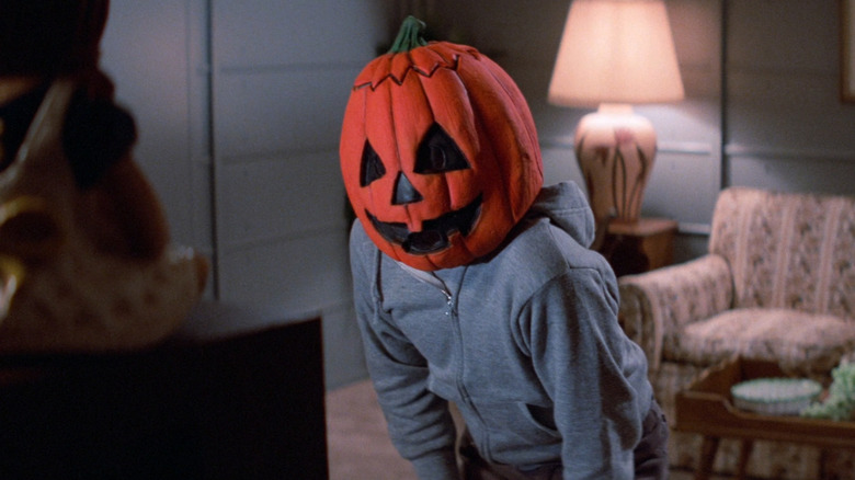 Pumpkin masked kid watching TV in Halloween III: Season of the Witch