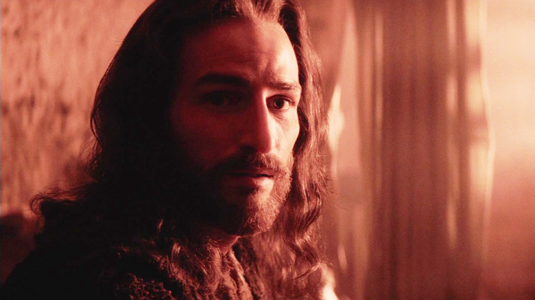 Jesus staring while the sunlight hits his face in The Passion of the Christ