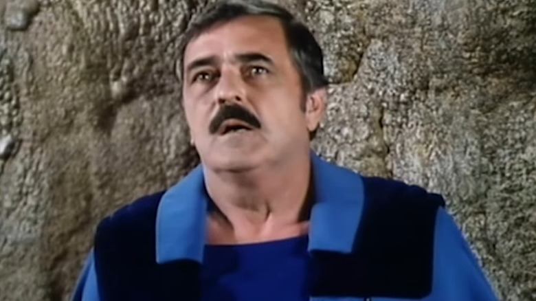 స్టార్ కమాండ్‌కి చెందిన జాసన్‌ని చూసి కమాండర్ కెనార్విన్ భయంగా చూస్తున్నాడు