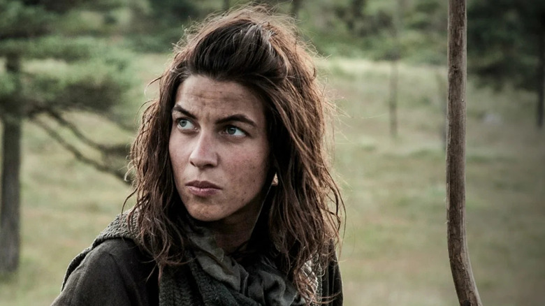 Osha looking into the distance with dirt on her face on Game of Thrones