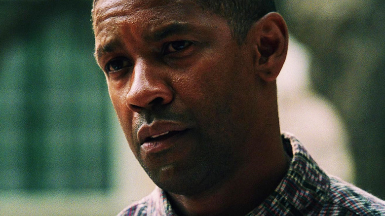 John Chrissy looks at Denzel Washington through the frame in a man on fire