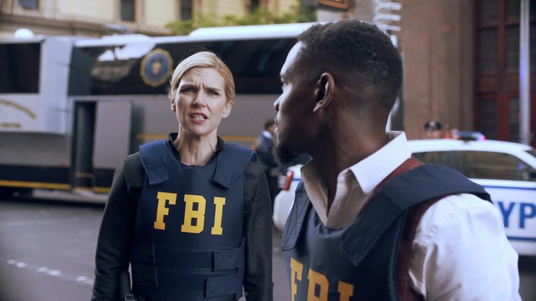 NYPD hostage negotiators Remy Darbonne and Brynn Stewart deliberate in concern over what to do in Inside Man: Most Wanted
