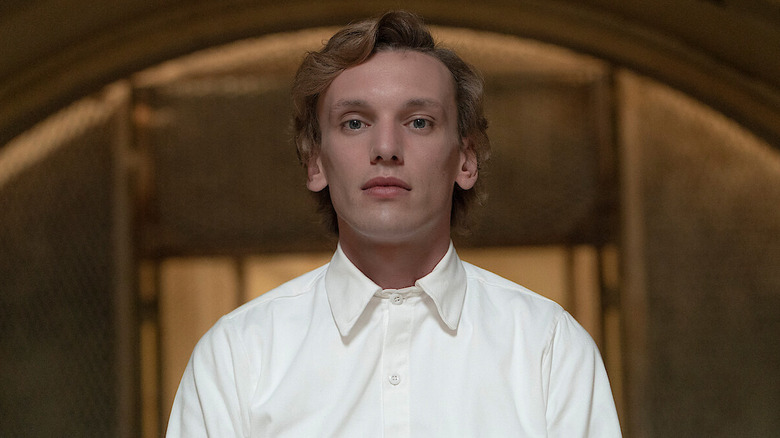 స్ట్రేంజర్ థింగ్స్‌లో హెన్రీ క్రీల్ కళ్ళలో చనిపోయాడు