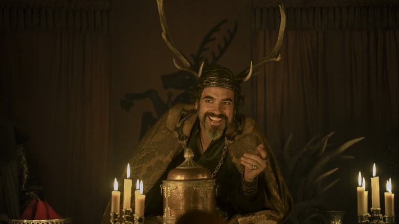 Daniel Ings' Lyonel Baratheon smiling while wearing a crown of antlers in A Knight of the Seven Kingdoms