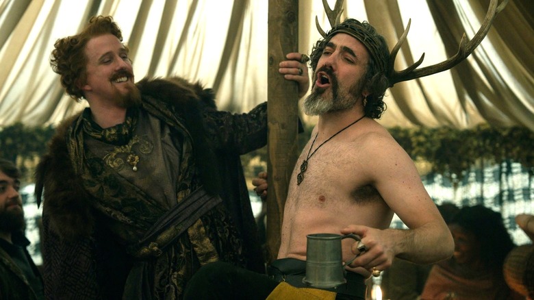 Manfred Dondarrion and a shirtless Lyonel Baratheon singing and dancing while drinking in A Knight of the Seven Kingdoms