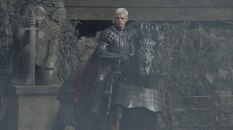 Aerion Targaryen riding his horse and wearing an seemingly uncomfortable armor in A KNight of the Seven Kingdoms
