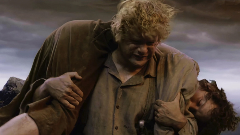 Sam carries Frodo in The Lord of the Rings: The Return of the King