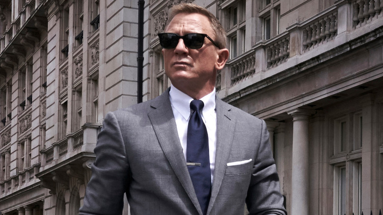 Daniel Craig in sunglasses No Time to Die