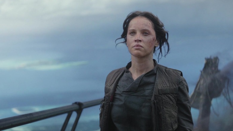 Jyn Erso looking defiant in Rogue One: A Star Wars Story