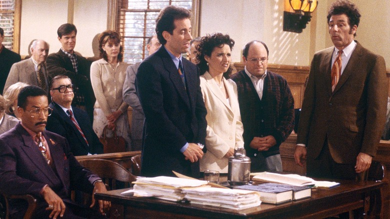 Jackie Chiles (Phil Morris) representing Jerry Seinfeld (himself) and friends in court in Seinfeld