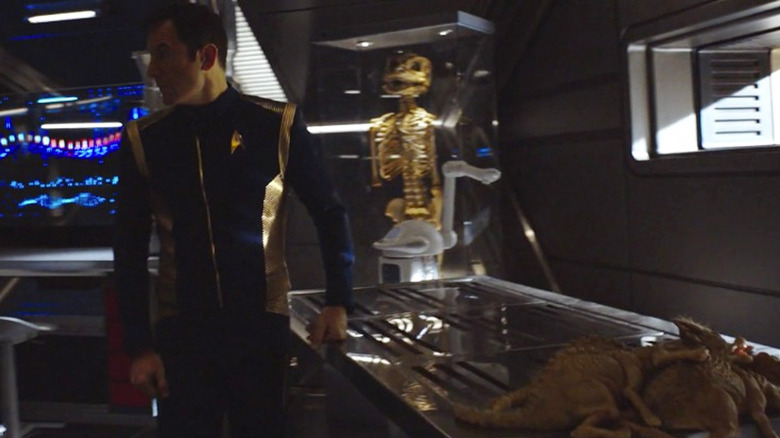 Gabriel Lorca (Jason Isaacs) and his Gorn trophy in Star Trek: Discovery