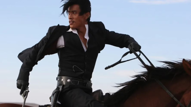 Park Chan-yi on horseback looking dead sexy in The Good, the Bad, the Weird