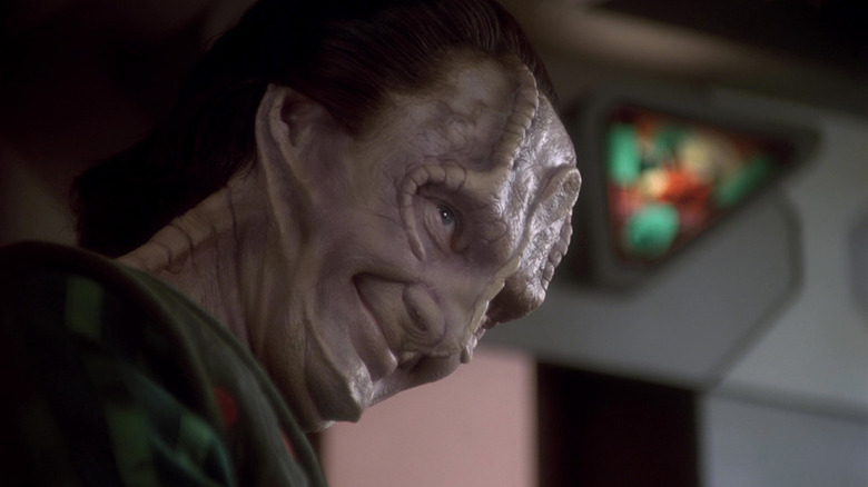 ஸ்டார் ட்ரெக்: டீப் ஸ்பேஸ் ஒன்பதில் எலிம் கராக்காக ஆன்ட்ரூ ராபின்சன் ஸ்மக் ஆக இருக்கிறார்