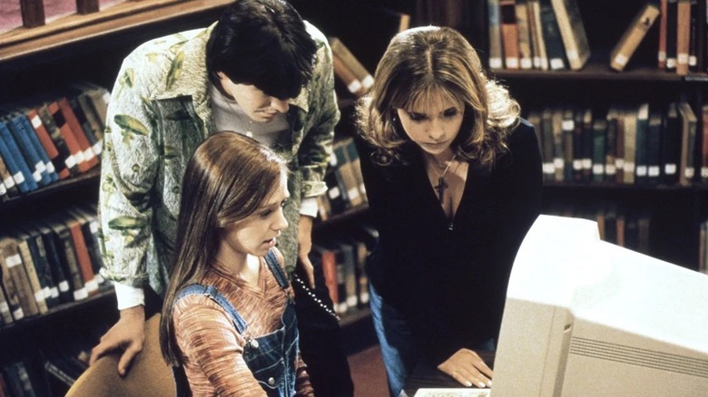 Alyson Hannigan, Nicholas Brendon e Sarah Michelle Gellar em Buffy, a Caçadora de Vampiros