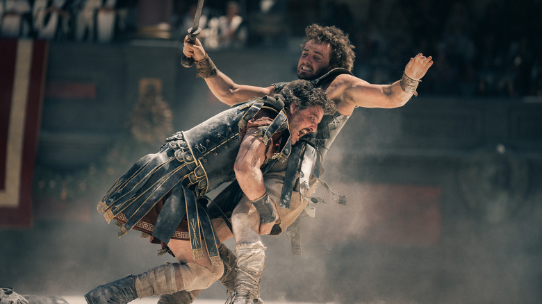Pedro Pascal e Paul Mescal lutando em Gladiador II