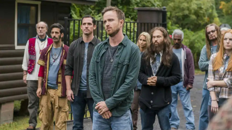 Aaron Paul como Eddie Lane y sus seguidores en el camino