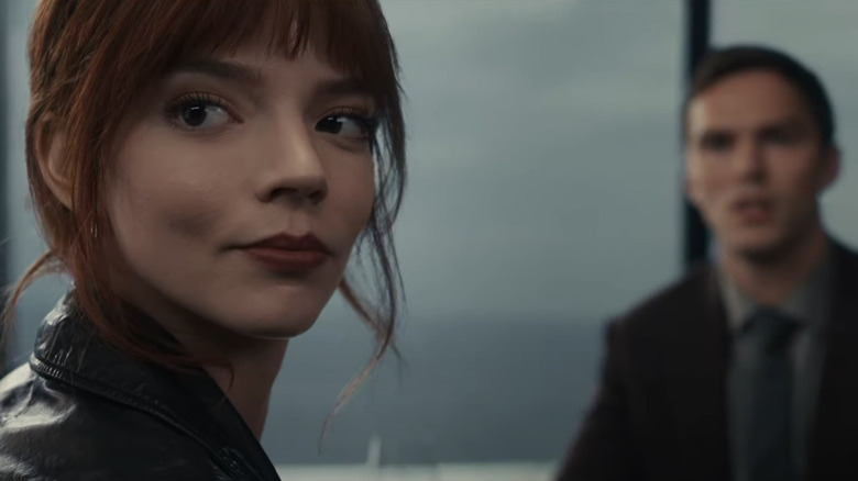 Anya Taylor-Joy in restaurant in The Menu