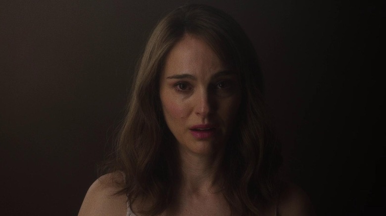 Elizabeth (Natalie Portman) practices a monologue in the mirror in May December