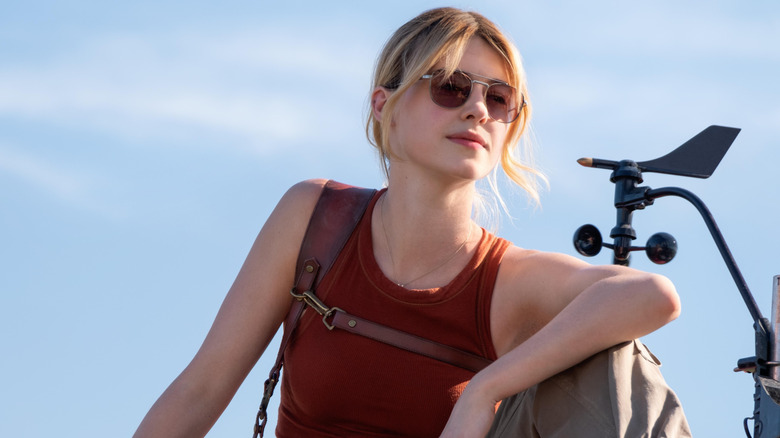 Daisy Edgar-Jones as Kate wearing shades in Twisters