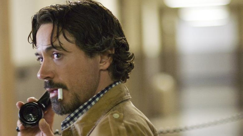 Robert Downey Jr. as Paul Avery smoking a cigarette on the phone in Zodiac