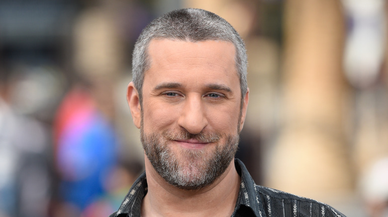 Dustin Diamond smiling on Extras